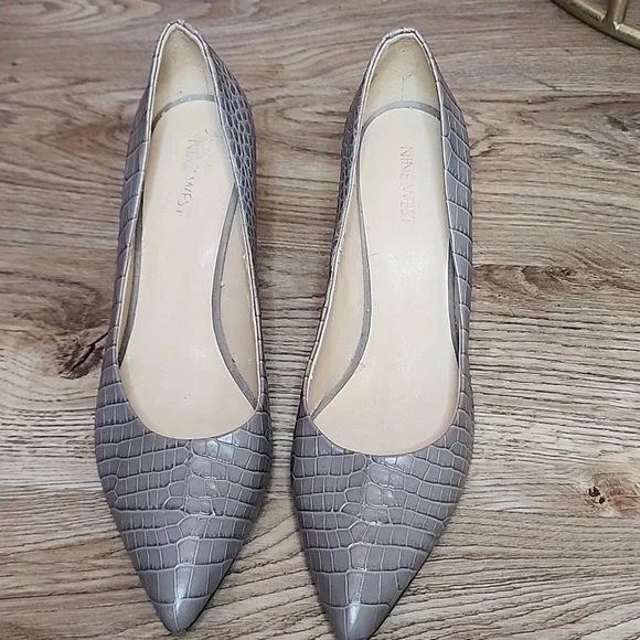 Nine West Womens Gwendle Pointed Toe Grey Pump Croc Embosed Closed Toe Shoes - Picture 2 of 14